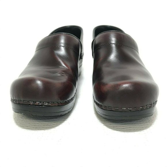dansko clogs burgundy
